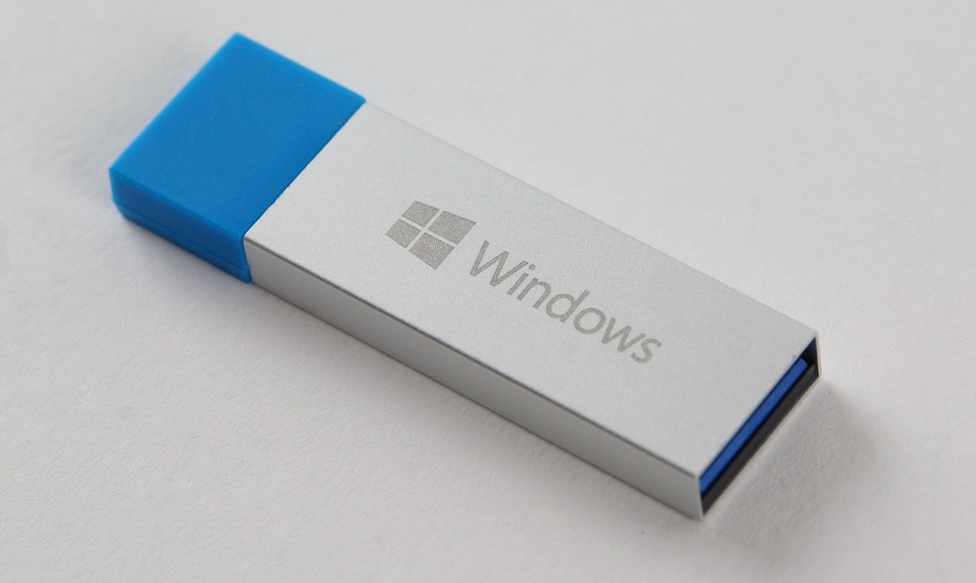 Флешка 10. Флешка с виндовс 10 загрузочная. Установочная USB флешка Windows 10. Windows 10 USB флешка. Windows 10 Pro флешка.