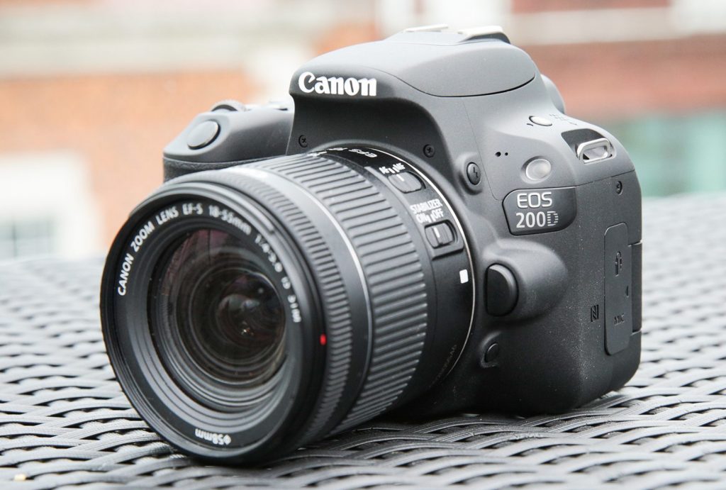 Canon 200D বাজেটের মধ্যে বেস্ট ভ্লগিং ডিএসএলআর? - #1 PC Hardware & Tech ...